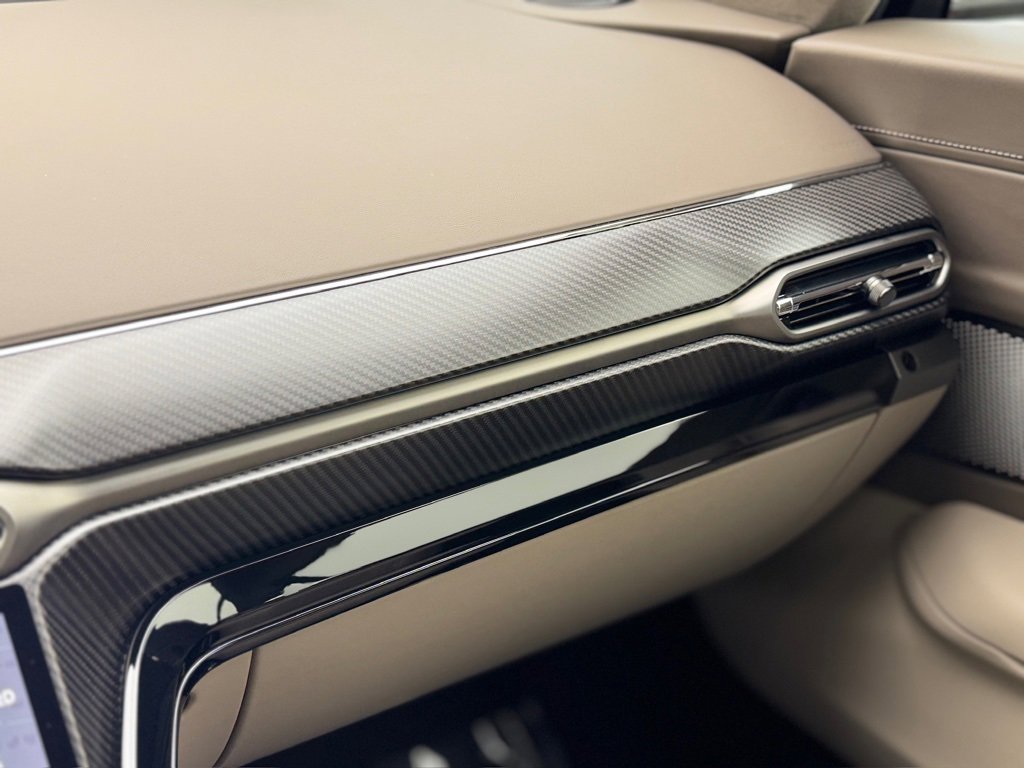 New 2025 Aston Martin V8 Vantage Coupe image 17