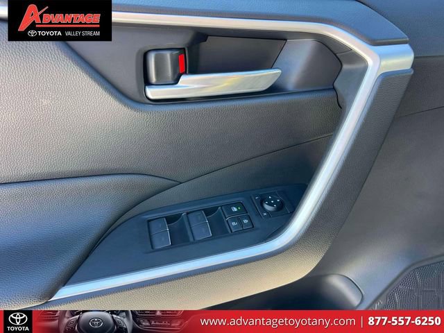 Used 2023 Toyota RAV4 SE w/ Weather & Moonroof Package image 21