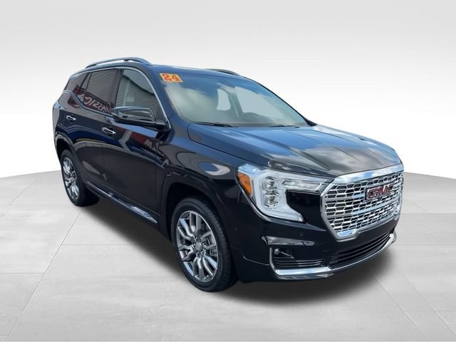 Used 2024 GMC Terrain Denali w/ Denali Premium Package AWD/4WD image 2