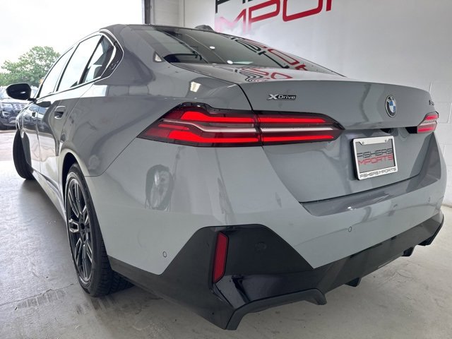 Used 2024 BMW 540i xDrive w/ M Sport Package image 9