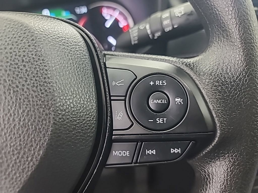 Used 2025 Toyota RAV4 XLE image 31