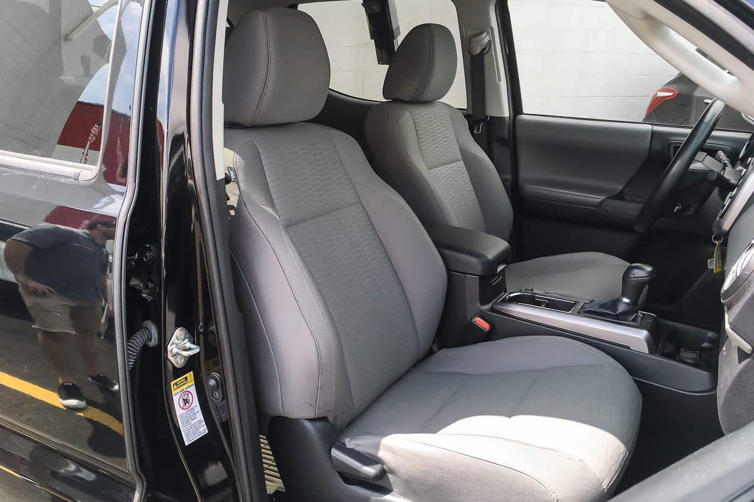 Used 2016 Toyota Tacoma SR5 RWD image 6