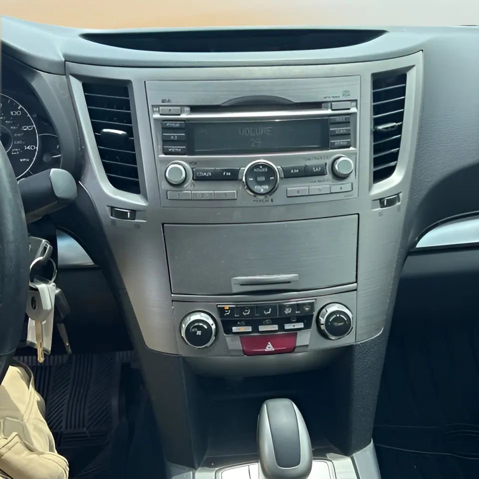 Used 2011 Subaru Legacy 2.5i Premium AWD/4WD image 17