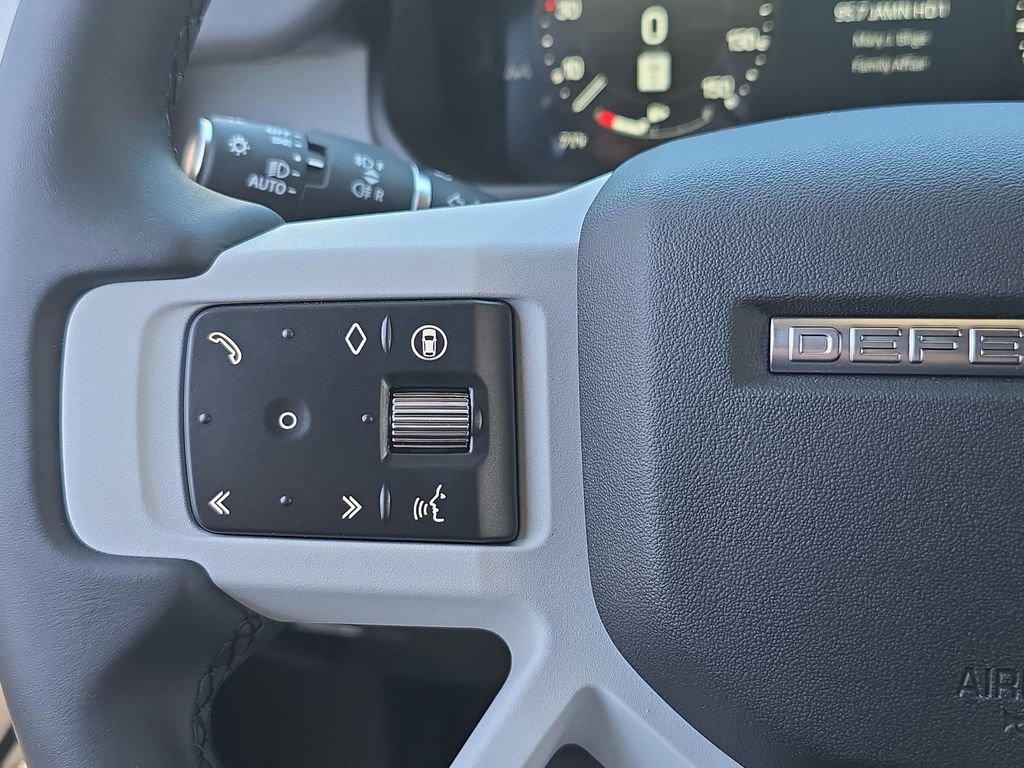 New 2026 Land Rover Defender 110 X-Dynamic SE AWD/4WD image 17