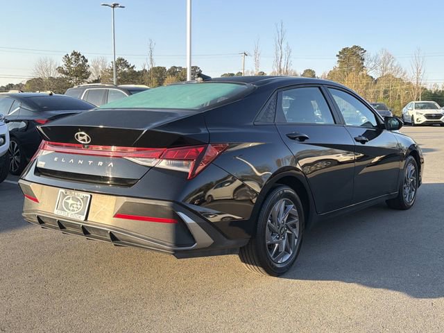 Used 2024 Hyundai Elantra SEL image 3