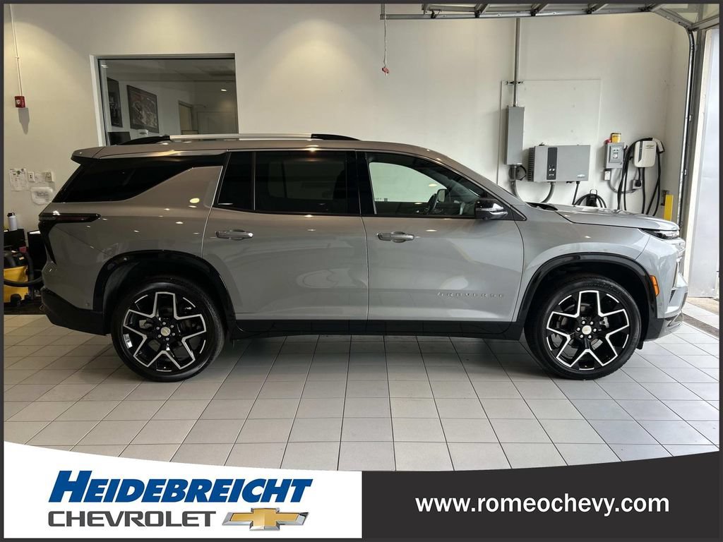 Used 2025 Chevrolet Traverse High Country w/ LPO, Floor Liner Package AWD/4WD image 2
