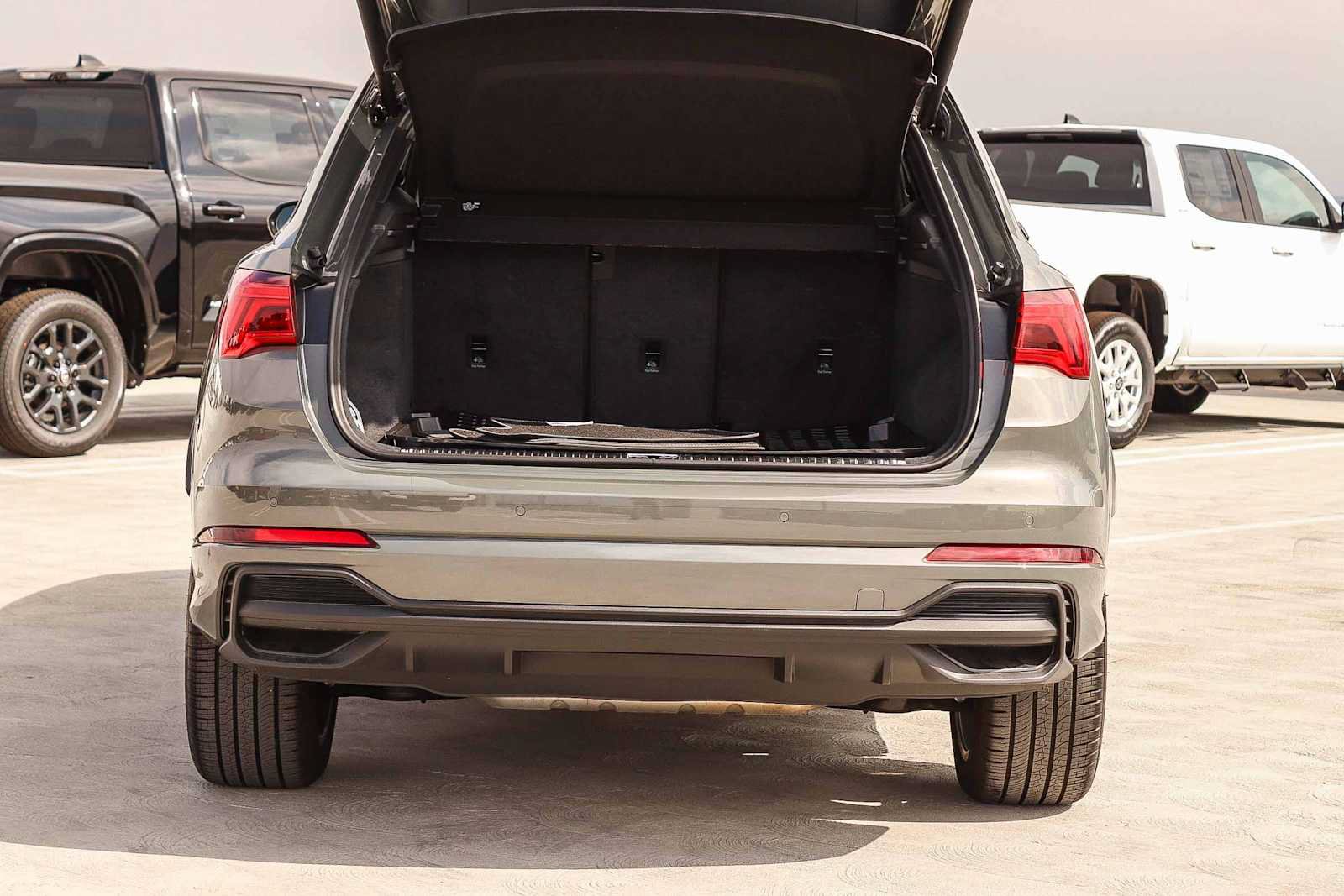 Used 2025 Audi Q3 2.0T Premium w/ Convenience Package AWD/4WD image 37