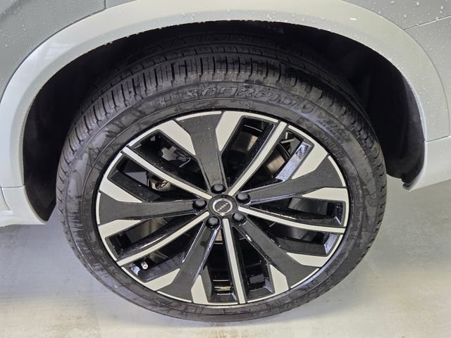 New 2026 Volvo XC90 T8 Plus w/ Protection Package Premier AWD/4WD image 7