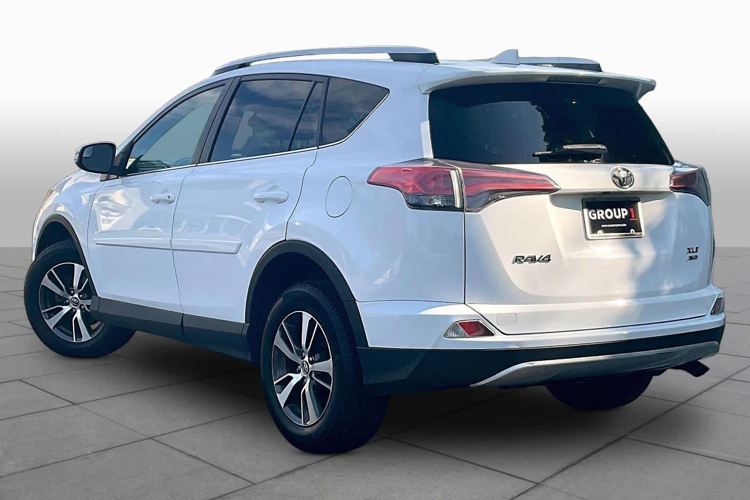 Used 2016 Toyota RAV4 XLE AWD/4WD image 11