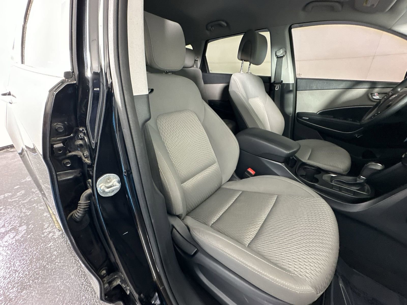 Used 2019 Hyundai Santa Fe XL SE image 32