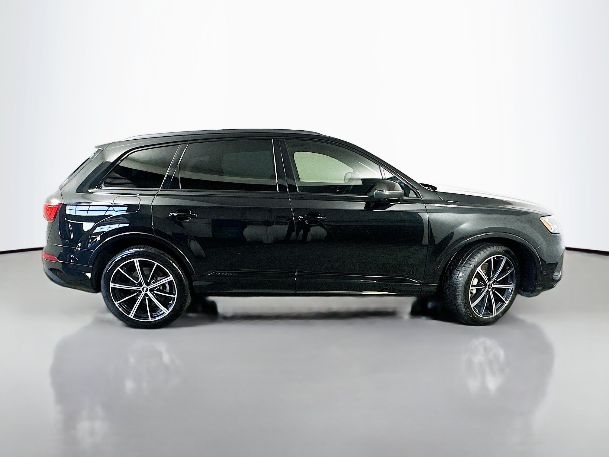 Used 2023 Audi Q7 3.0T Premium Plus w/ Premium Plus Package AWD/4WD image 8
