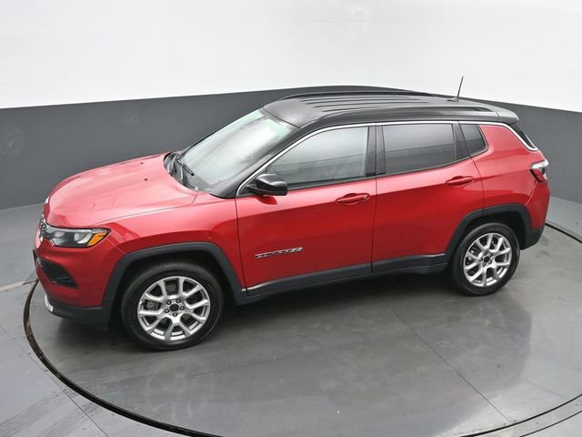 Used 2025 Jeep Compass Limited image 39