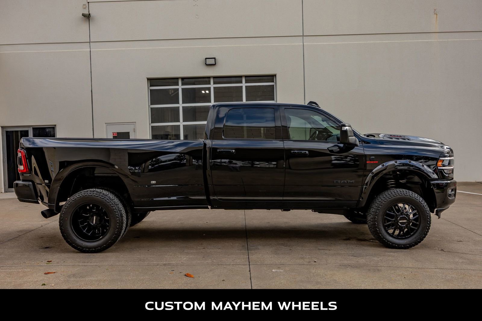Used 2023 RAM 3500 Laramie w/ Night Edition image 10
