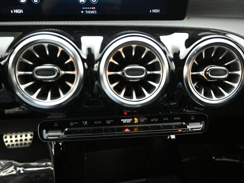 Used 2022 Mercedes-Benz CLA 250 4MATIC image 17