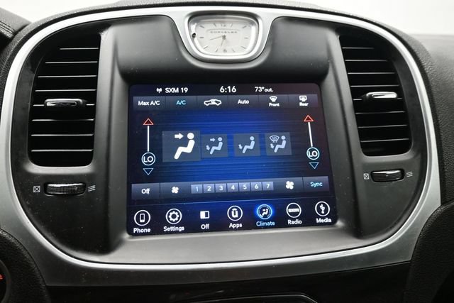 Used 2019 Chrysler 300 Touring w/ Chrome Appearance Package RWD image 18
