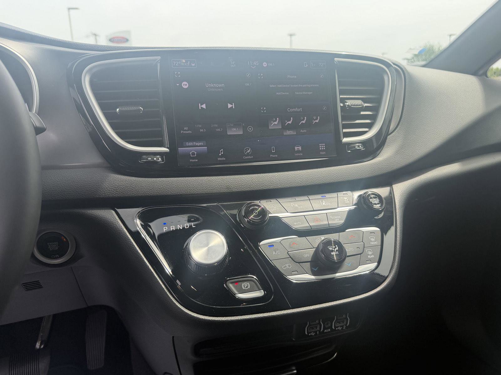 Used 2025 Chrysler Pacifica Select image 16