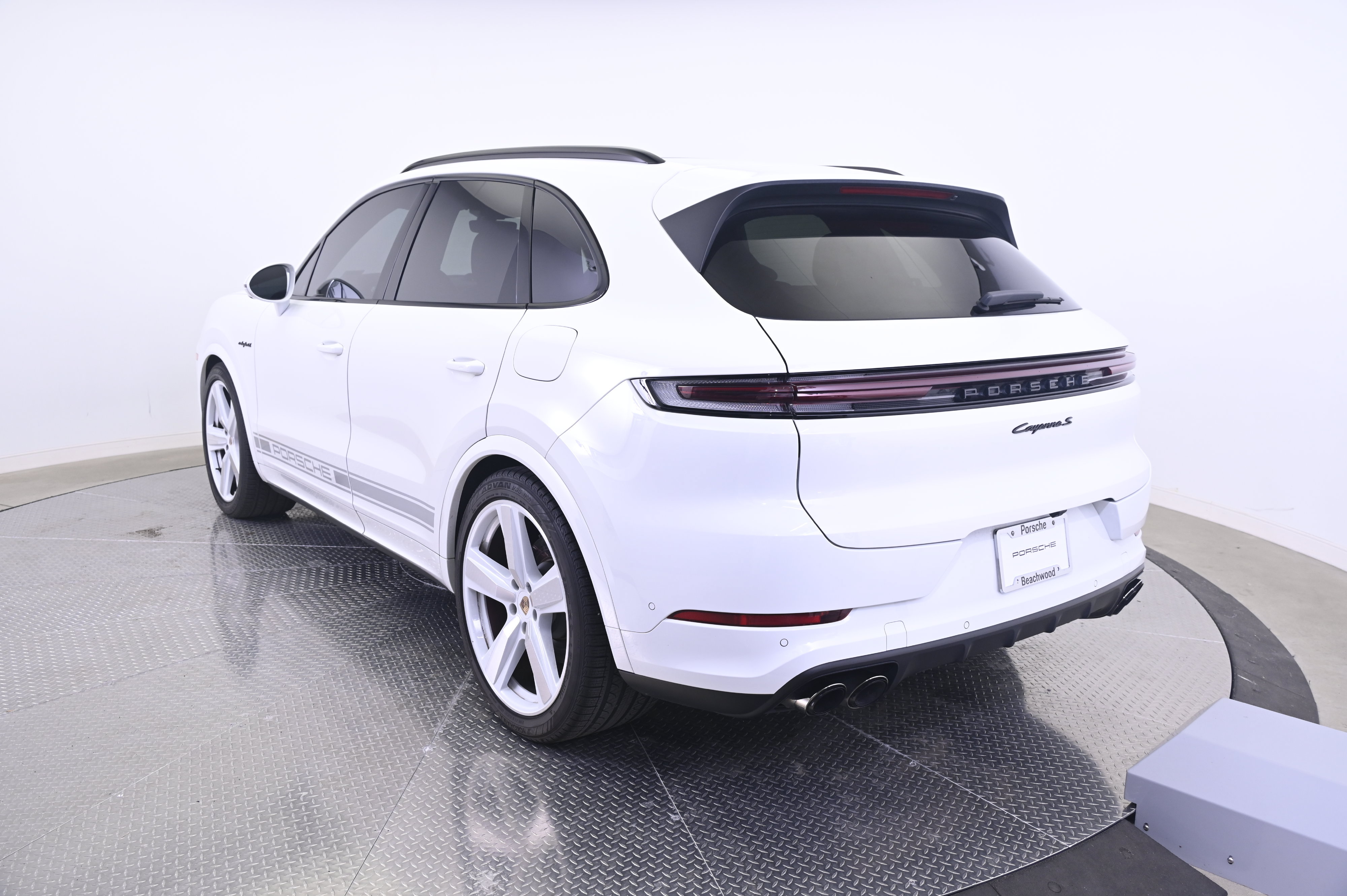 Certified 2025 Porsche Cayenne S AWD/4WD image 3