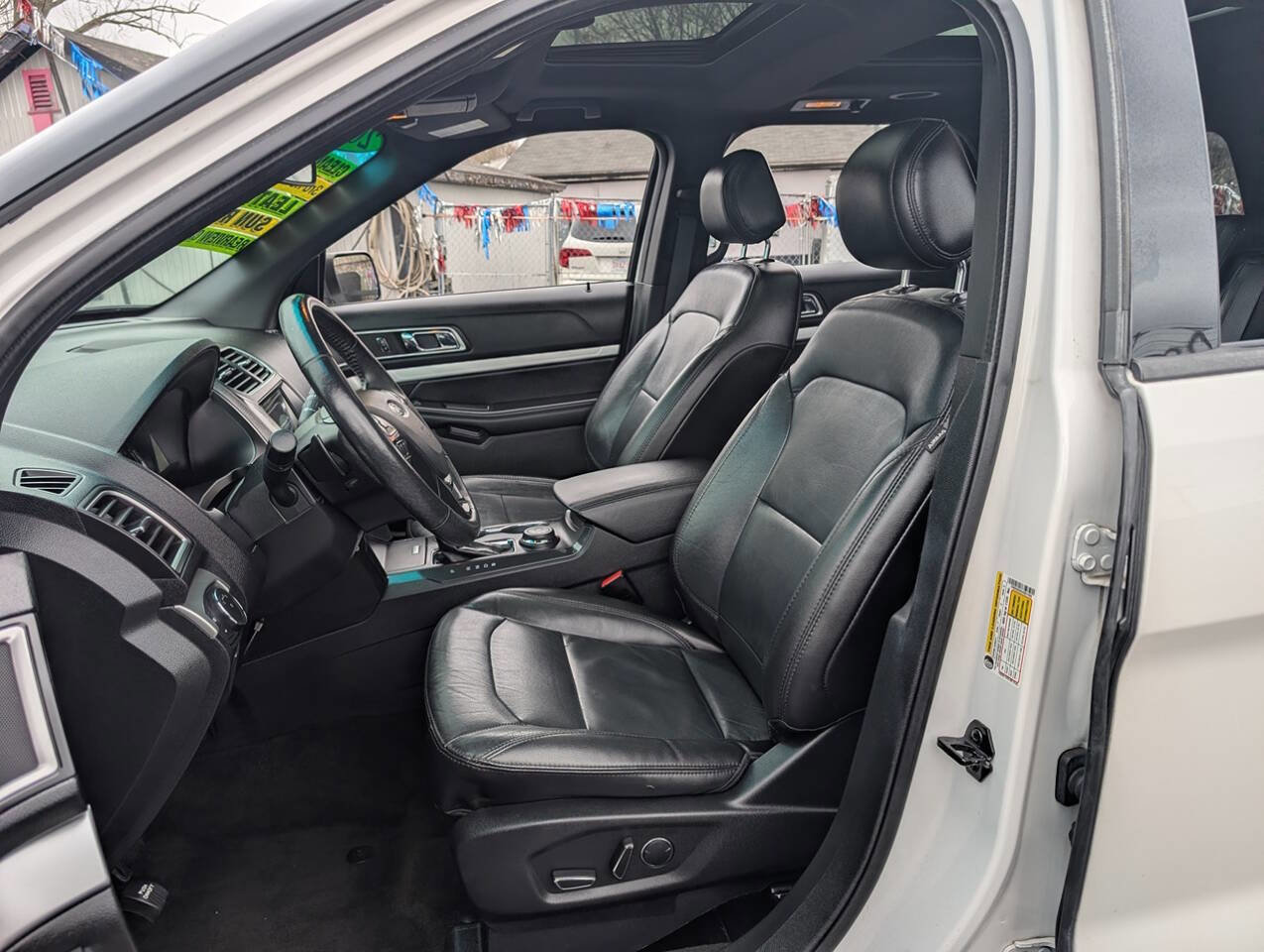 Used 2017 Ford Explorer XLT w/ Equipment Group 202A AWD/4WD image 9