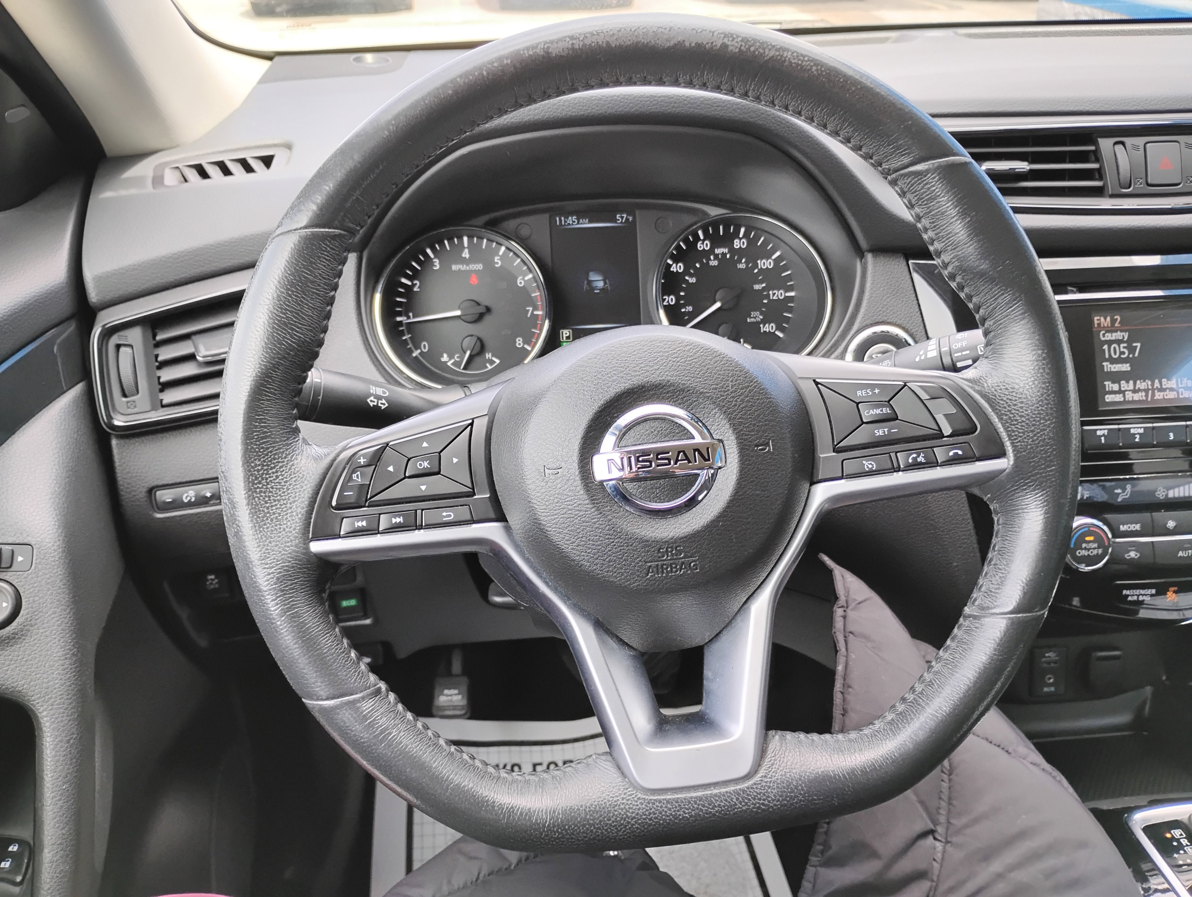 Used 2017 Nissan Rogue SV w/ Midnight Edition Package FWD image 9
