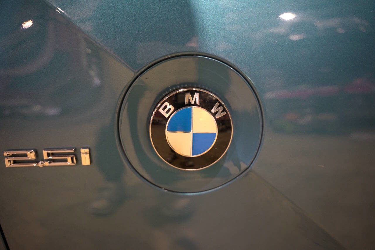 Used 2005 BMW Z4 2.5i image 38