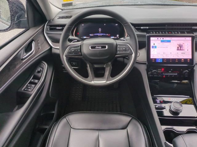 Used 2023 Jeep Grand Cherokee Limited w/ Black Appearance Package image 16