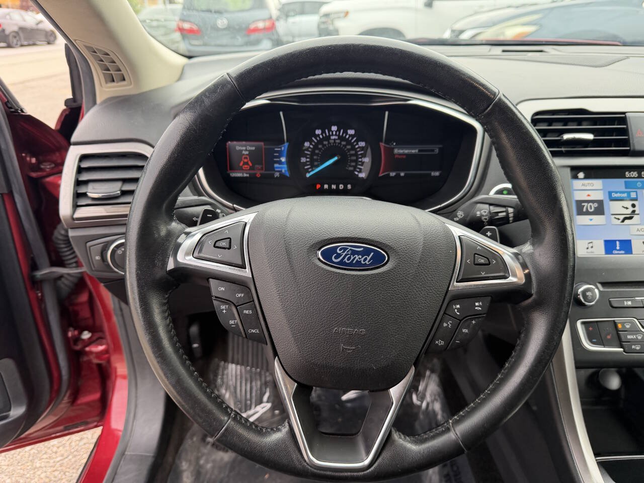 Used 2017 Ford Fusion SE w/ Fusion SE Technology Package FWD image 10