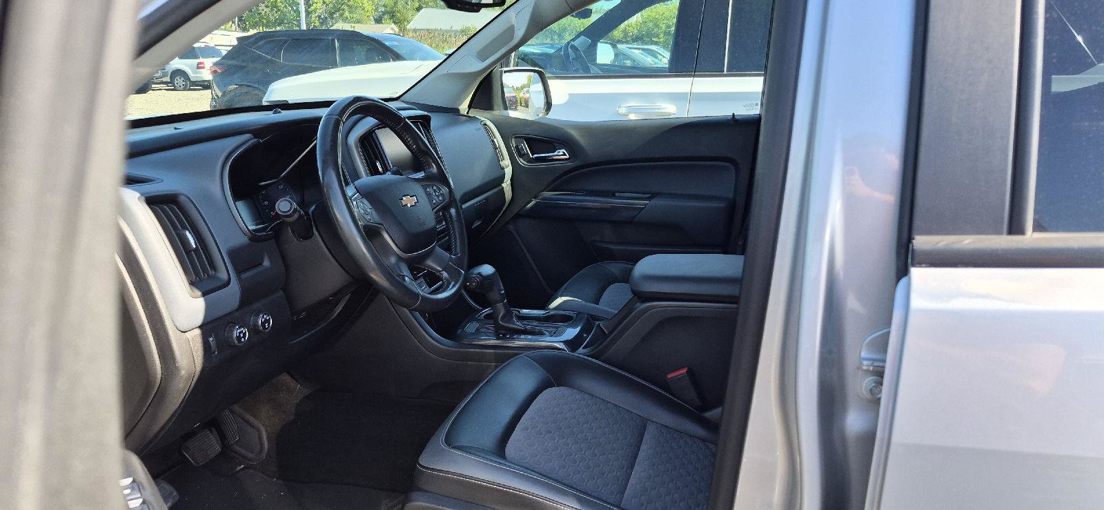 Used 2015 Chevrolet Colorado Z71 AWD/4WD image 6