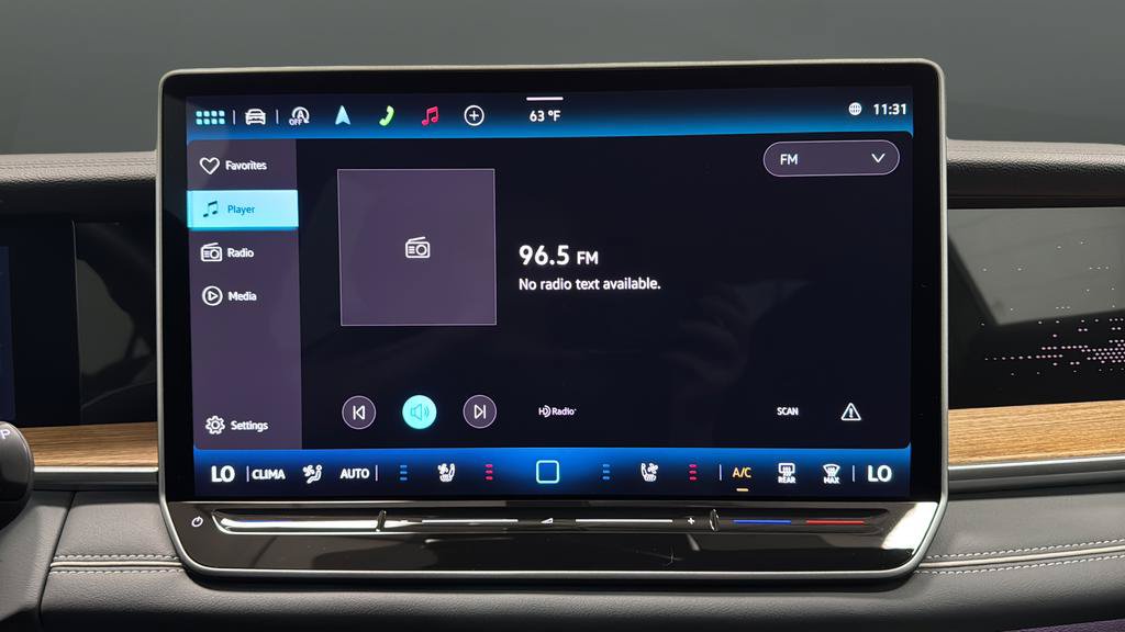 Used 2025 Volkswagen Tiguan SEL R-Line AWD/4WD image 31