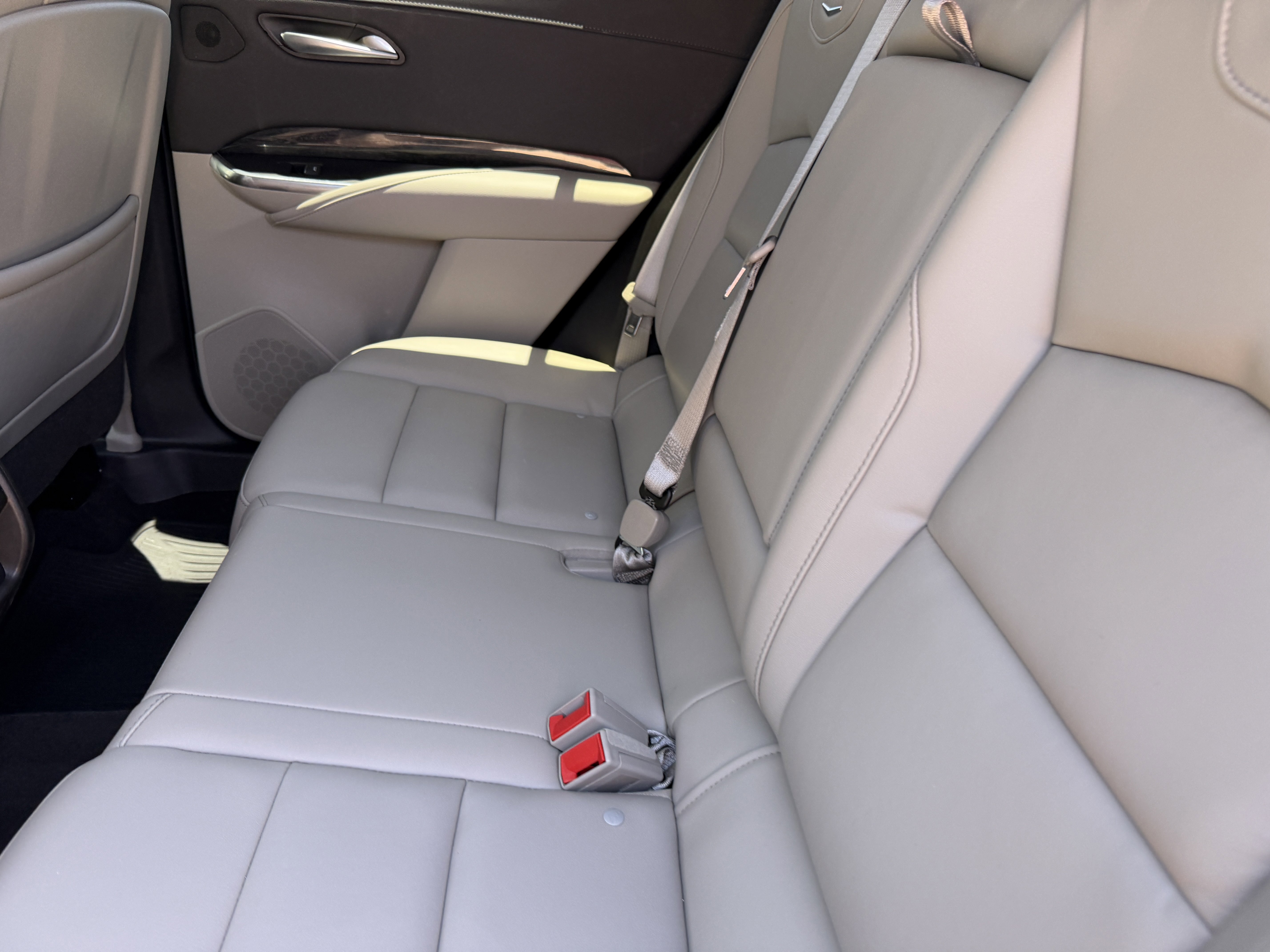 Certified 2023 Cadillac XT4 Premium Luxury FWD image 17