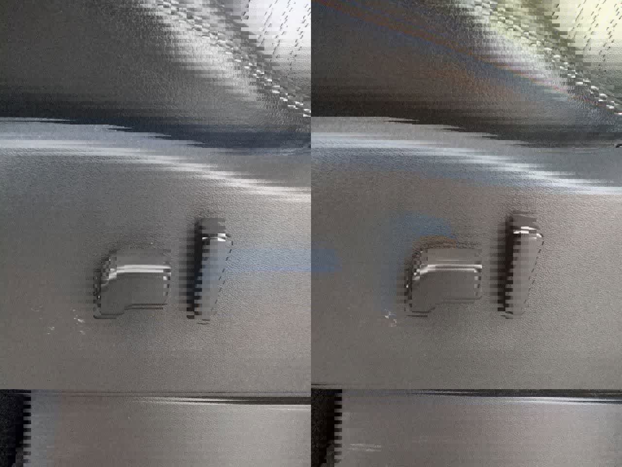 Used 2022 Nissan Frontier SV w/ SV Premium Package image 17