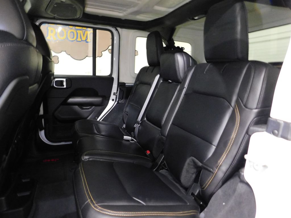 Used 2024 Jeep Wrangler Unlimited Sahara w/ Technology Group AWD/4WD image 65