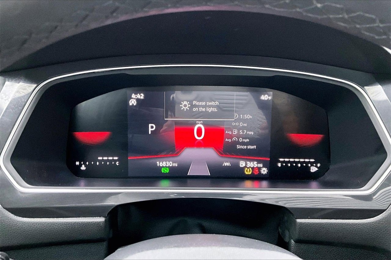 Used 2024 Volkswagen Tiguan SE image 9