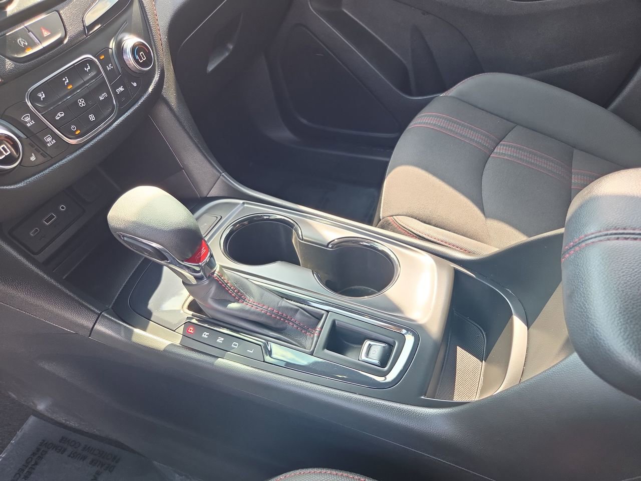 Used 2022 Chevrolet Equinox RS FWD image 30