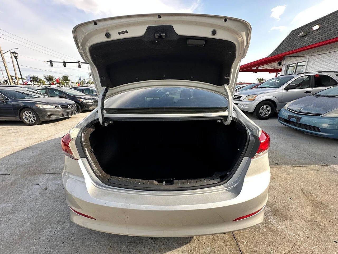 Used 2018 Hyundai Elantra Value Edition FWD image 13