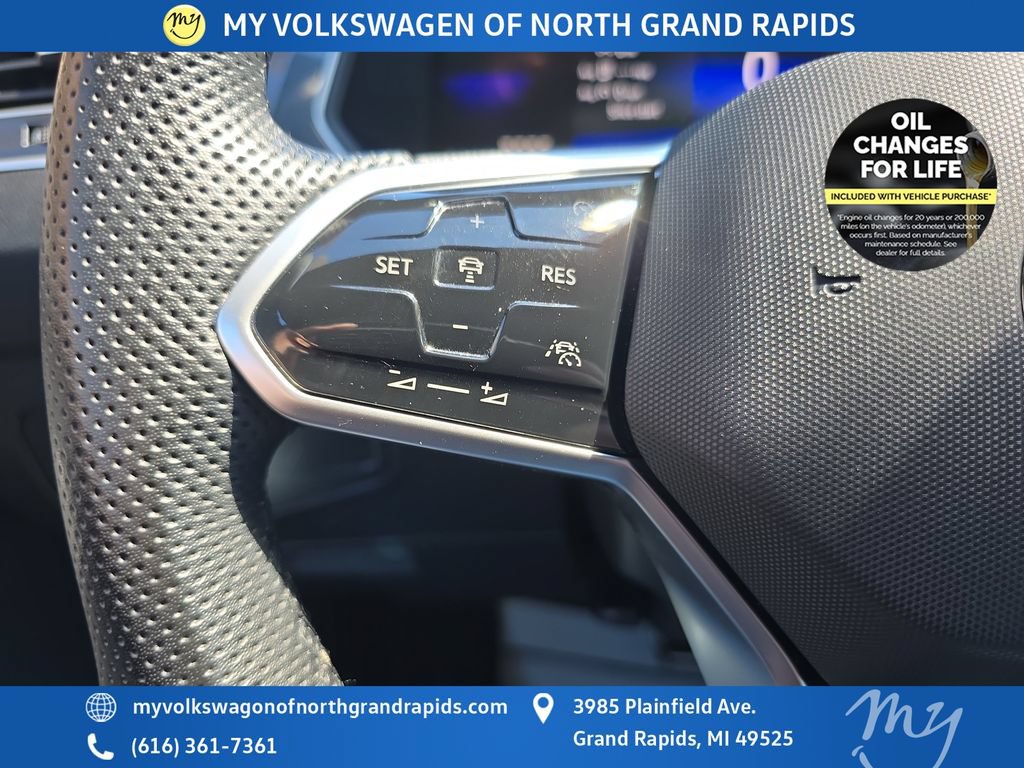 Used 2024 Volkswagen Tiguan SE R-Line AWD/4WD image 16