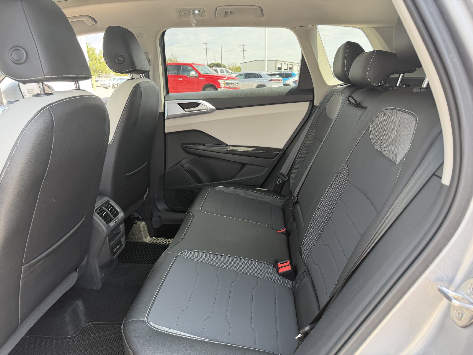 New 2026 Volkswagen Taos SE FWD image 25