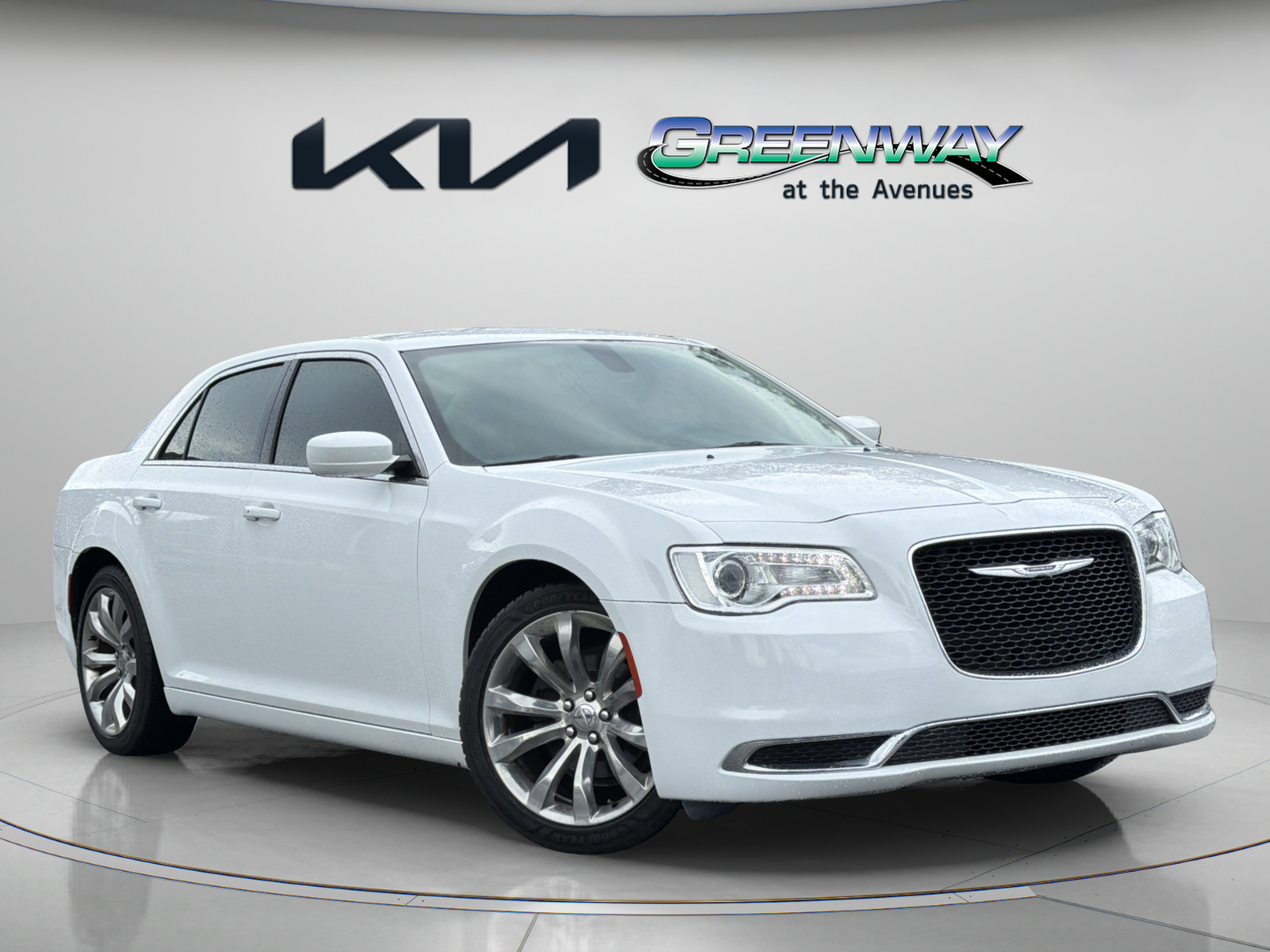 Used 2020 Chrysler 300 Touring L w/ Quick Order Package 2EF RWD image 1