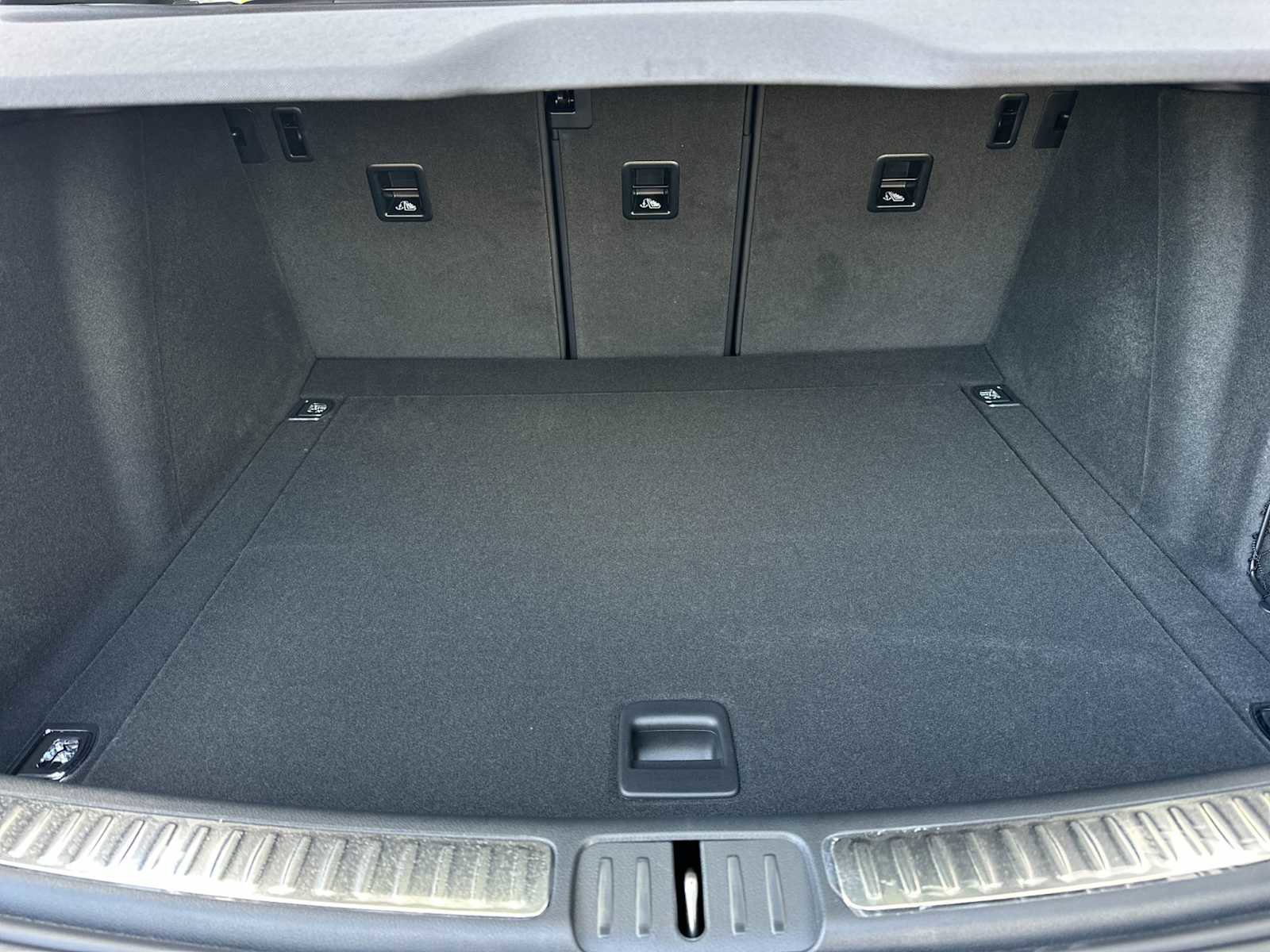 New 2025 Porsche Macan AWD/4WD image 16