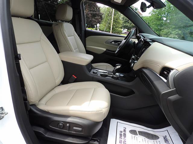 Certified 2022 Chevrolet Traverse LT w/ LT Premium Package FWD image 40