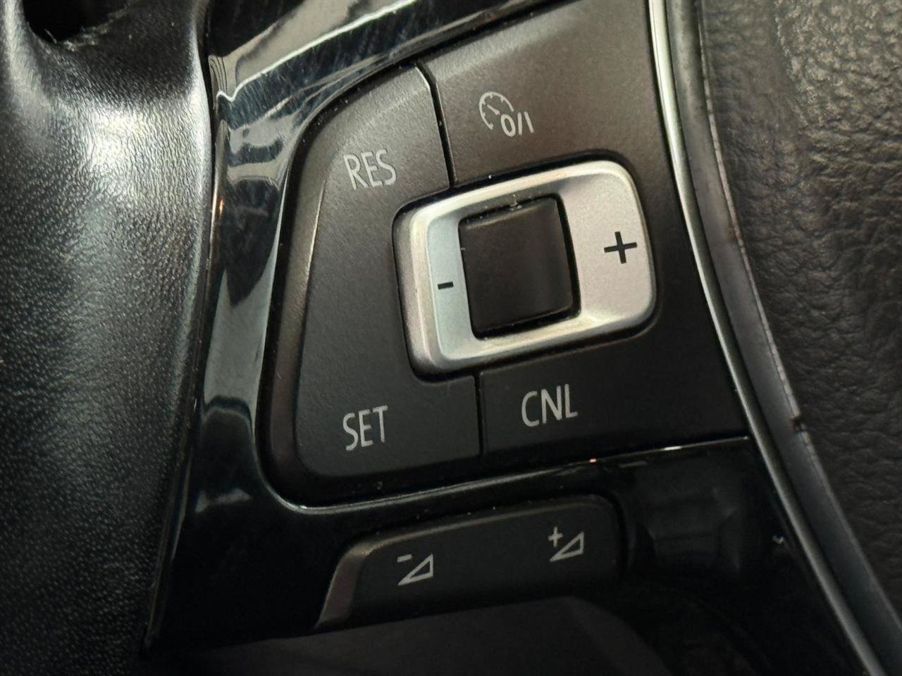 Used 2017 Volkswagen Jetta SE FWD image 14