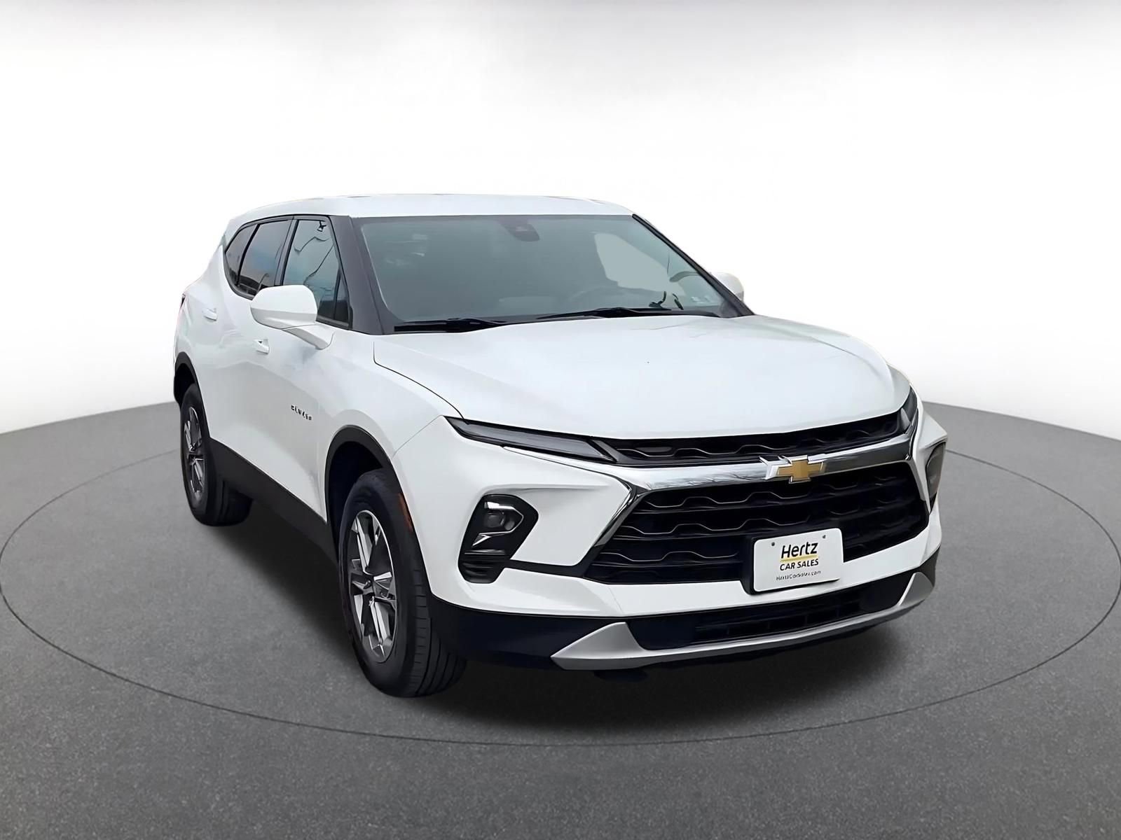 Used 2025 Chevrolet Blazer LT FWD image 3