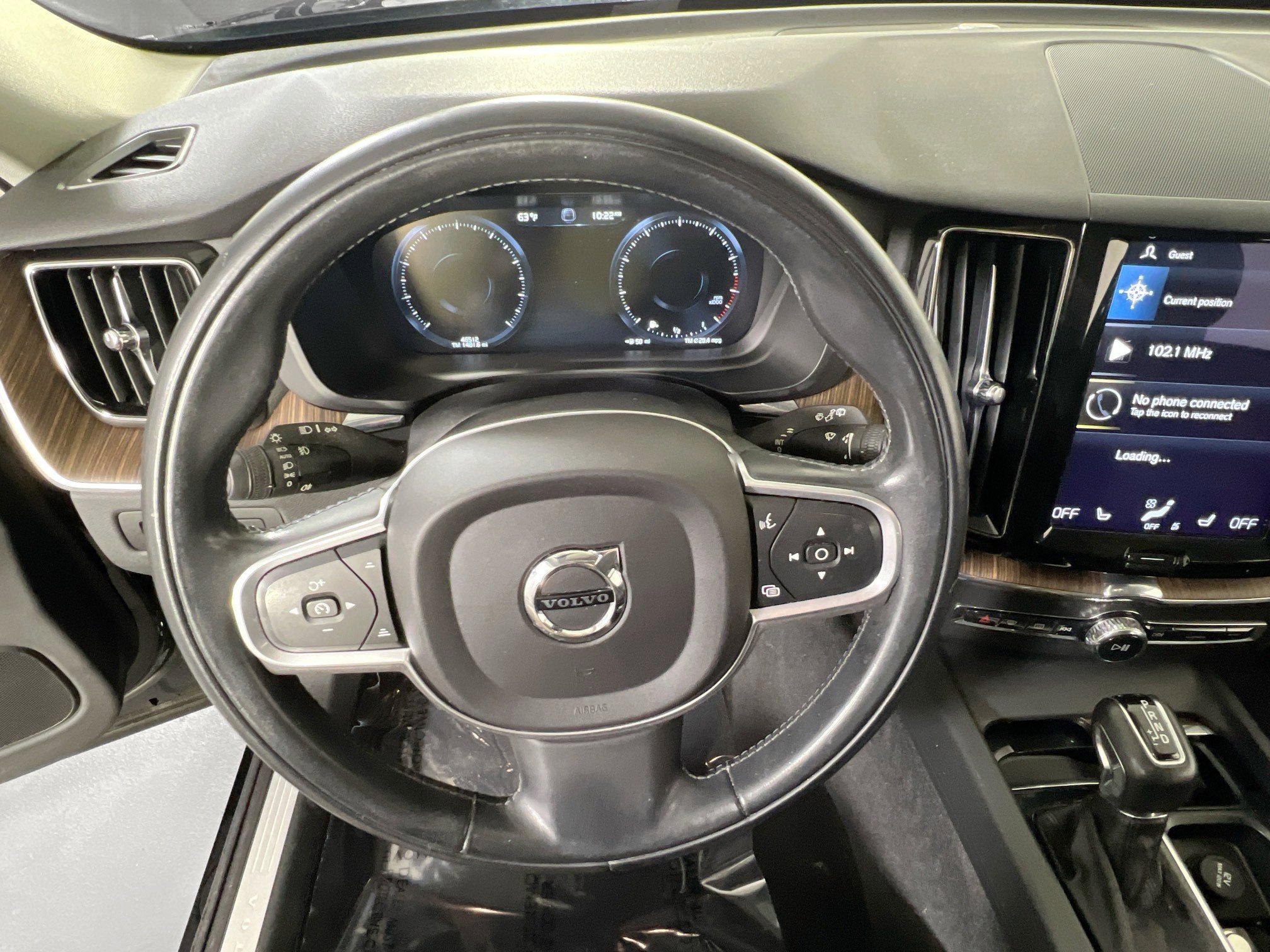 Used 2021 Volvo XC60 T5 Momentum w/ Premium Package image 11