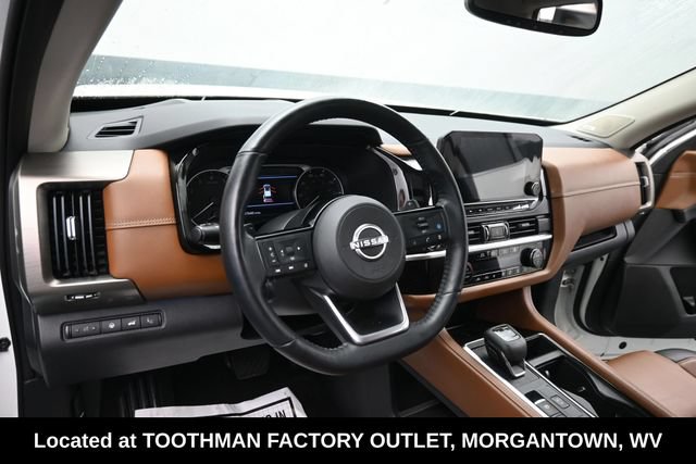 Used 2022 Nissan Pathfinder Platinum w/ Cargo Package AWD/4WD image 17