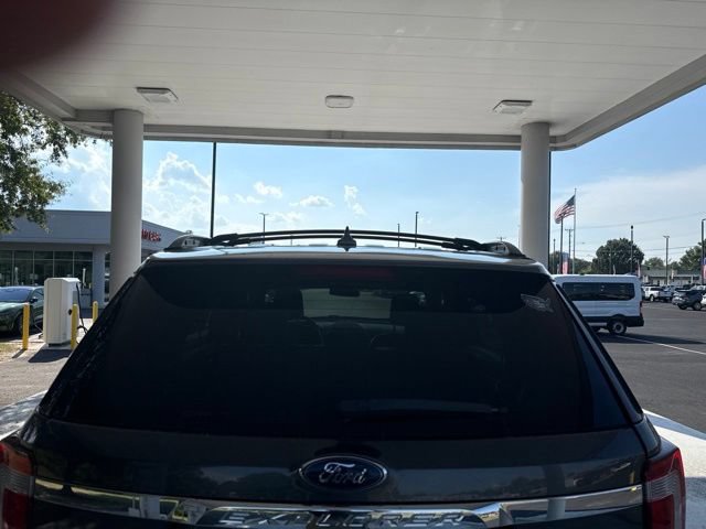 Used 2018 Ford Explorer XLT w/ Equipment Group 202A AWD/4WD image 4
