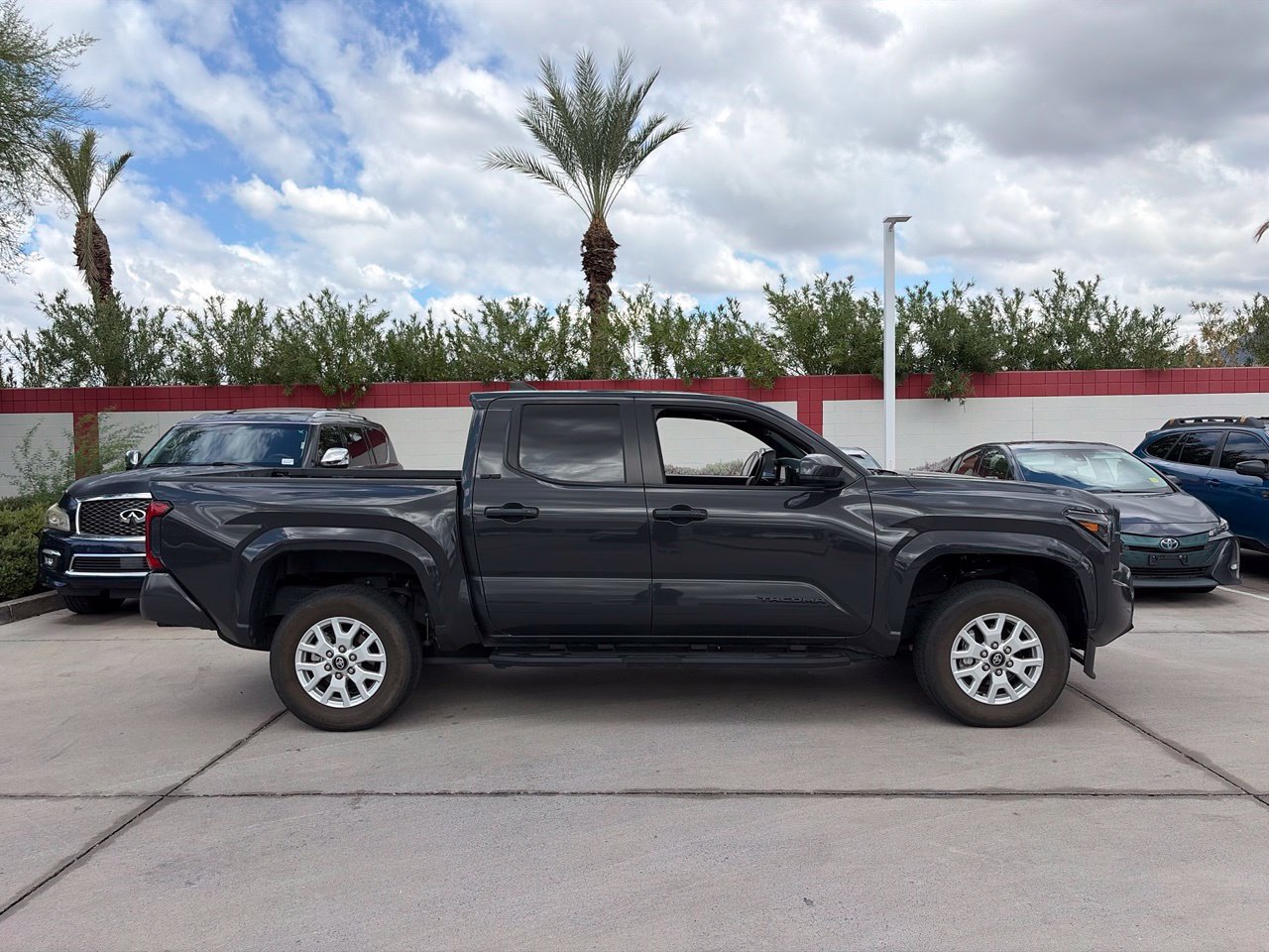 Used 2025 Toyota Tacoma SR5 AWD/4WD image 3