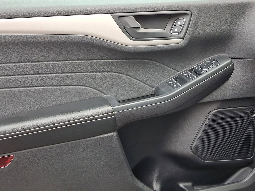 Used 2022 Ford Escape SE w/ Cold Weather Package image 13