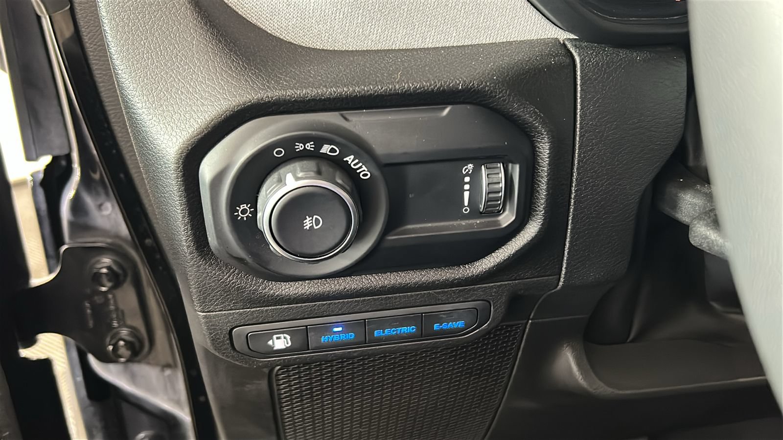 Used 2024 Jeep Wrangler Unlimited w/ Convenience Group AWD/4WD image 23