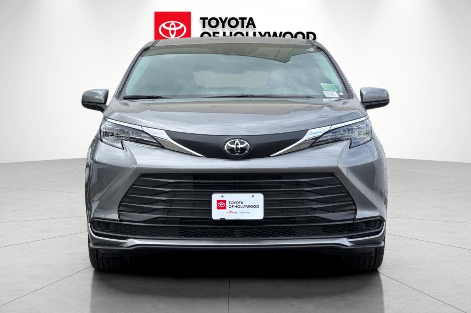 New 2026 Toyota Sienna LE FWD image 8
