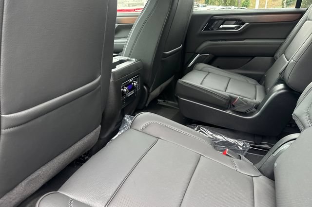 Used 2026 GMC Yukon XL Denali w/ Sun & Power Step Package AWD/4WD image 12