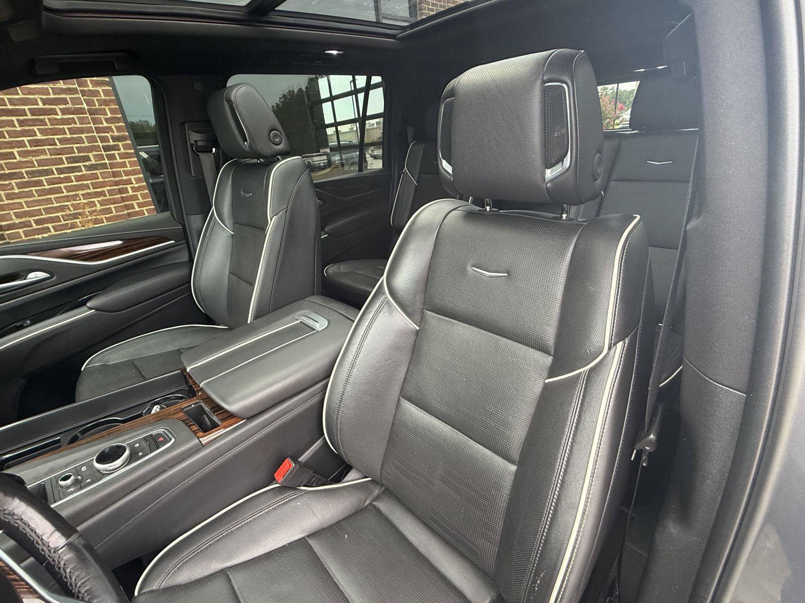 Used 2022 Cadillac Escalade ESV Premium Luxury w/ Performance Package AWD/4WD image 4